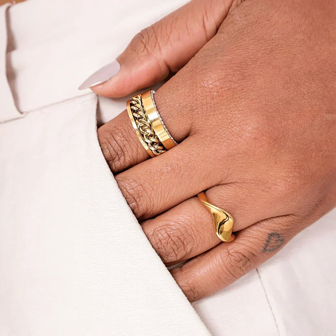 Anillo de Curva Chapado en Oro de 18K