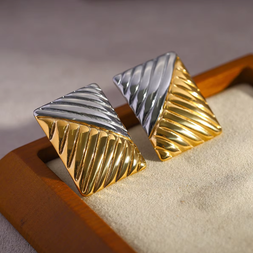 Pendientes Cuadrados Geométricos en Plata y Dorado