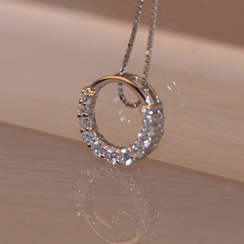 Collar con Colgante de Piedras de Circonita