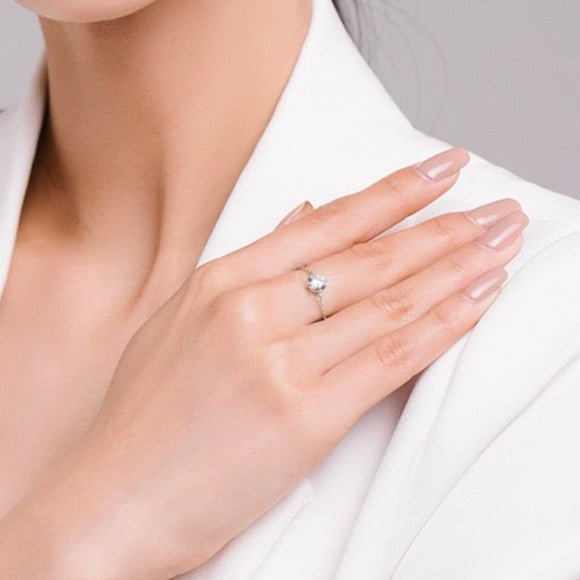 Anillo de Plata con Cristal de Circonita y Cadena Ajustable